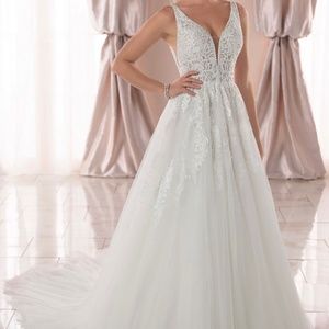 Never Worn Never Altered Stella York 6752